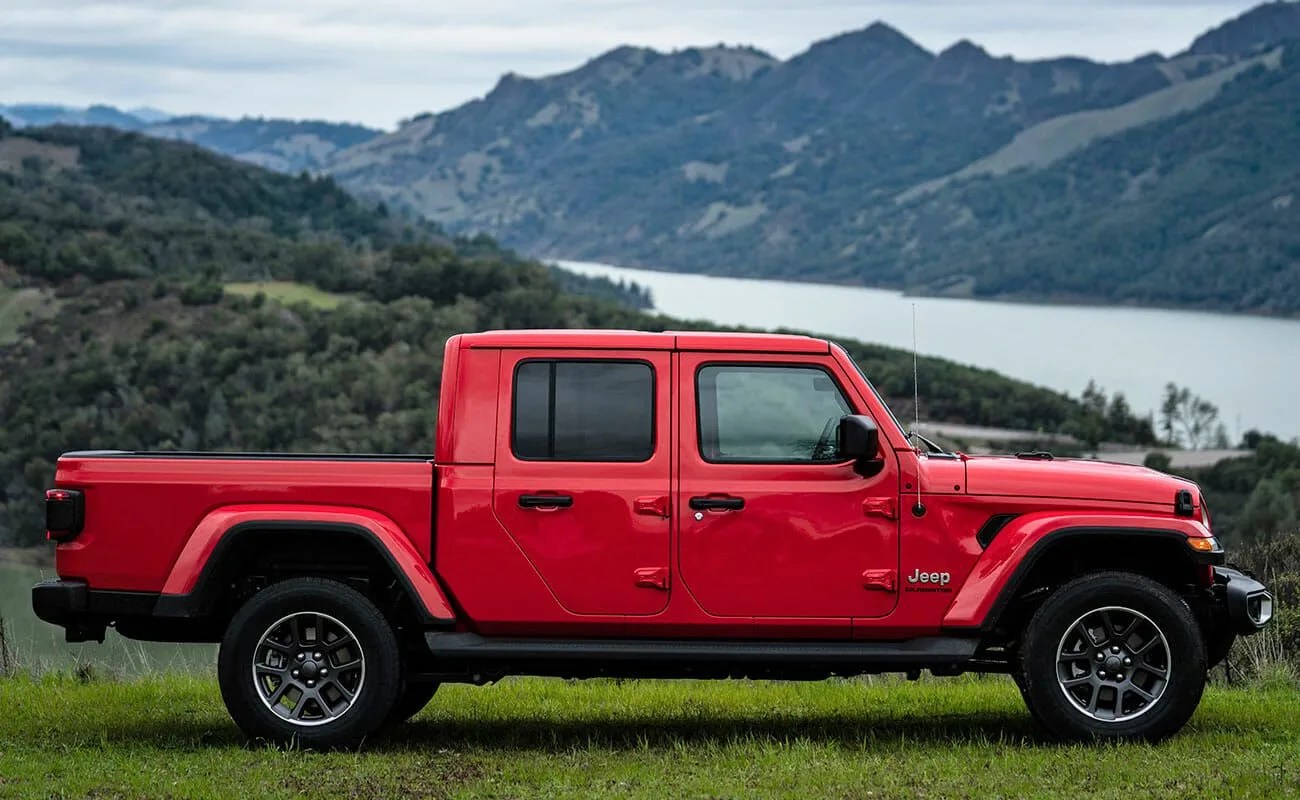 Jeep-Gladiator-Review-gear-patrol-ambiance-1
