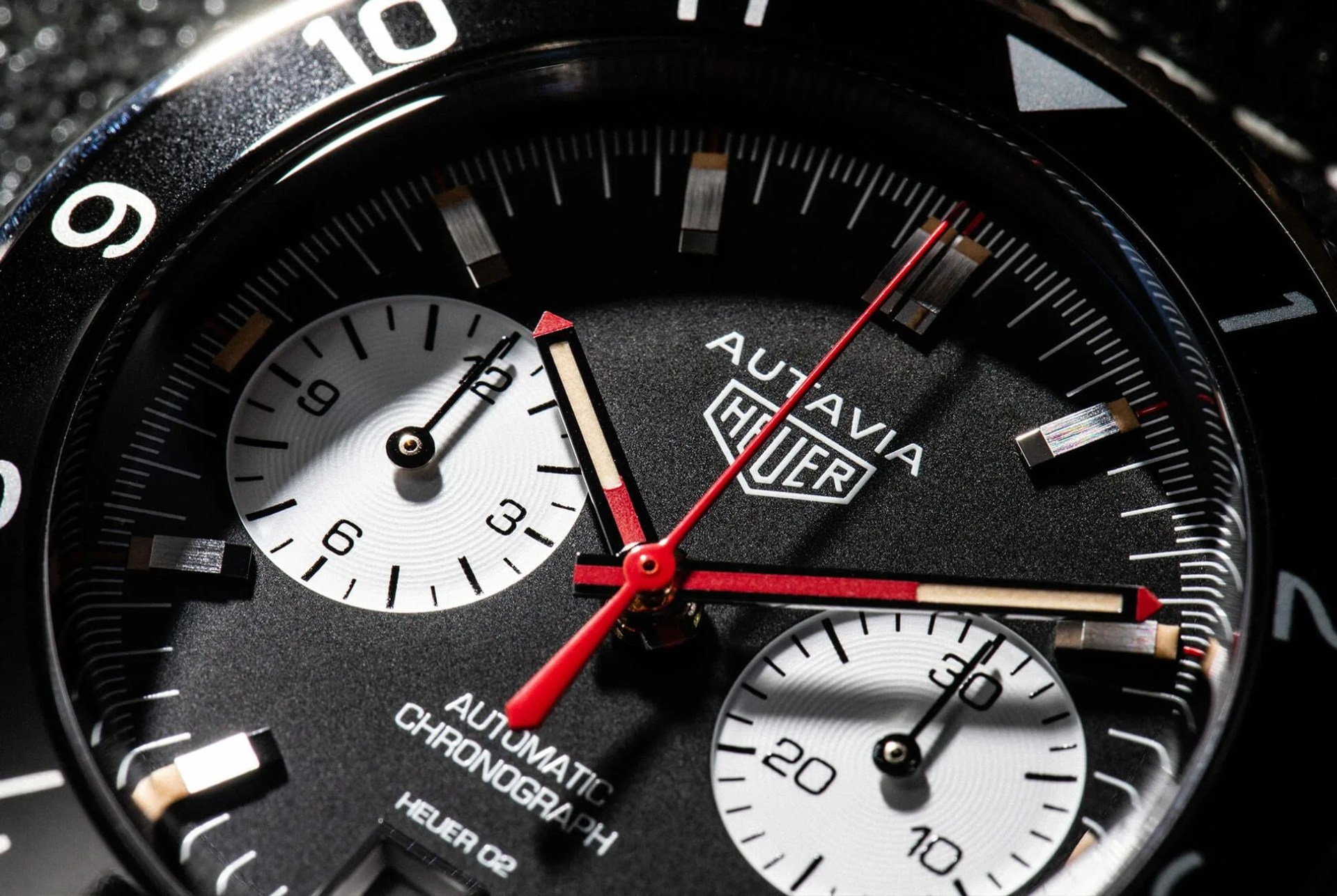 Sponsored-Product-Spotlight-Tag-Heuer-Autavia-gear-patrol-Balancing-the-Past