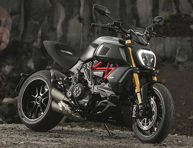2019-Ducati-Diavel-gear-patrol-lead-feature