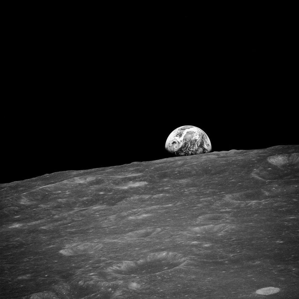 Earthrise-Apollo-8-Gear-Patrol