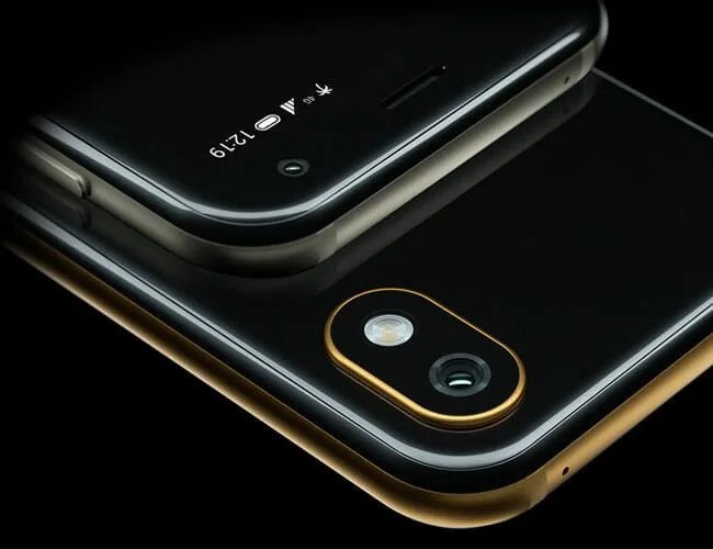 Palm-Phone-gear-patrol-lead-feature