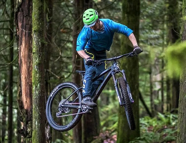 Syncr-Raw-Carbon-gear-patrol-feature