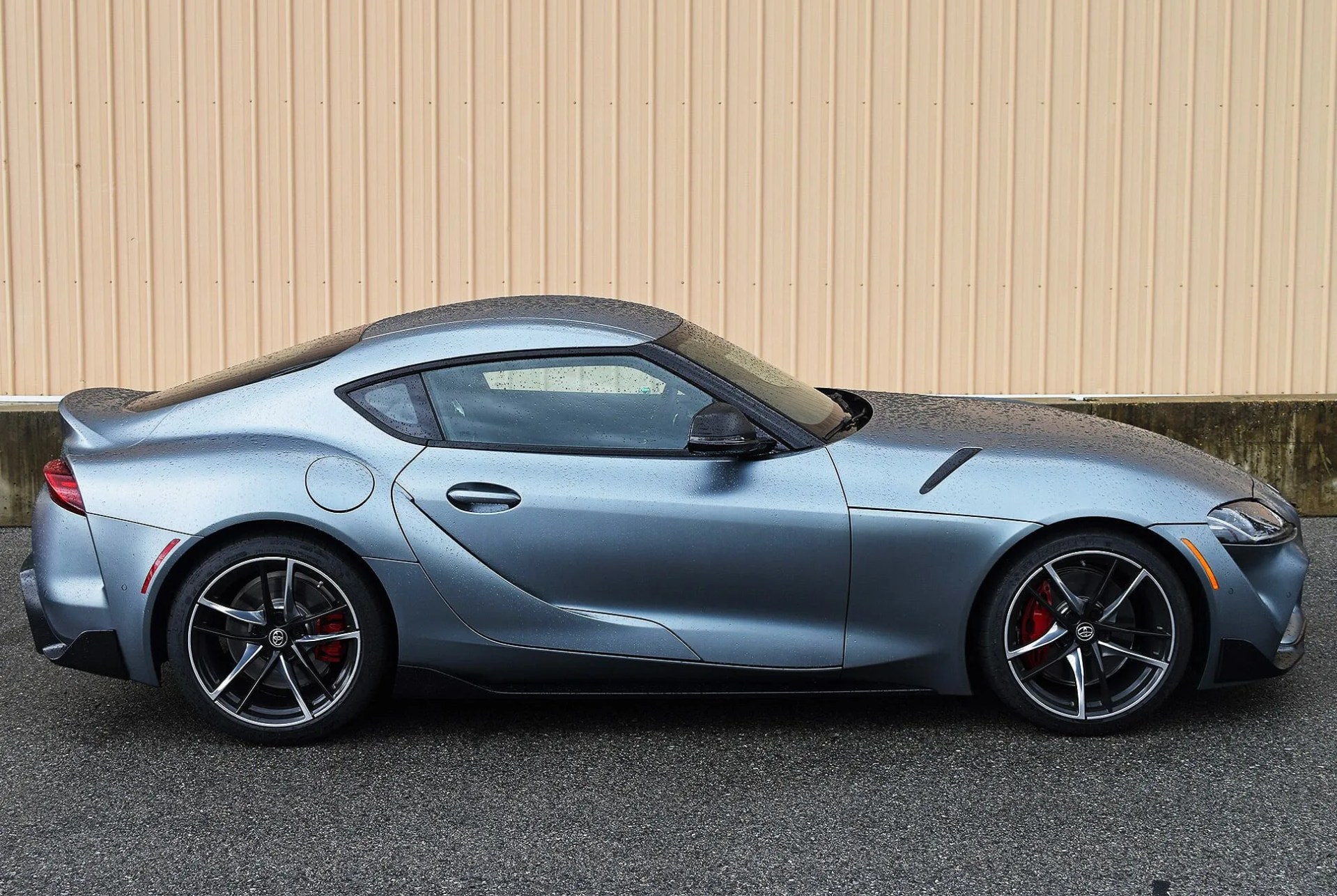 2020-Toyota-Supra-Gr-Review-gear-patrol-ambiance-2