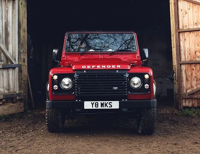 Land-Rover-Defender-V8-70th-Anniversary-Edition-gear-patrol-lead-feature