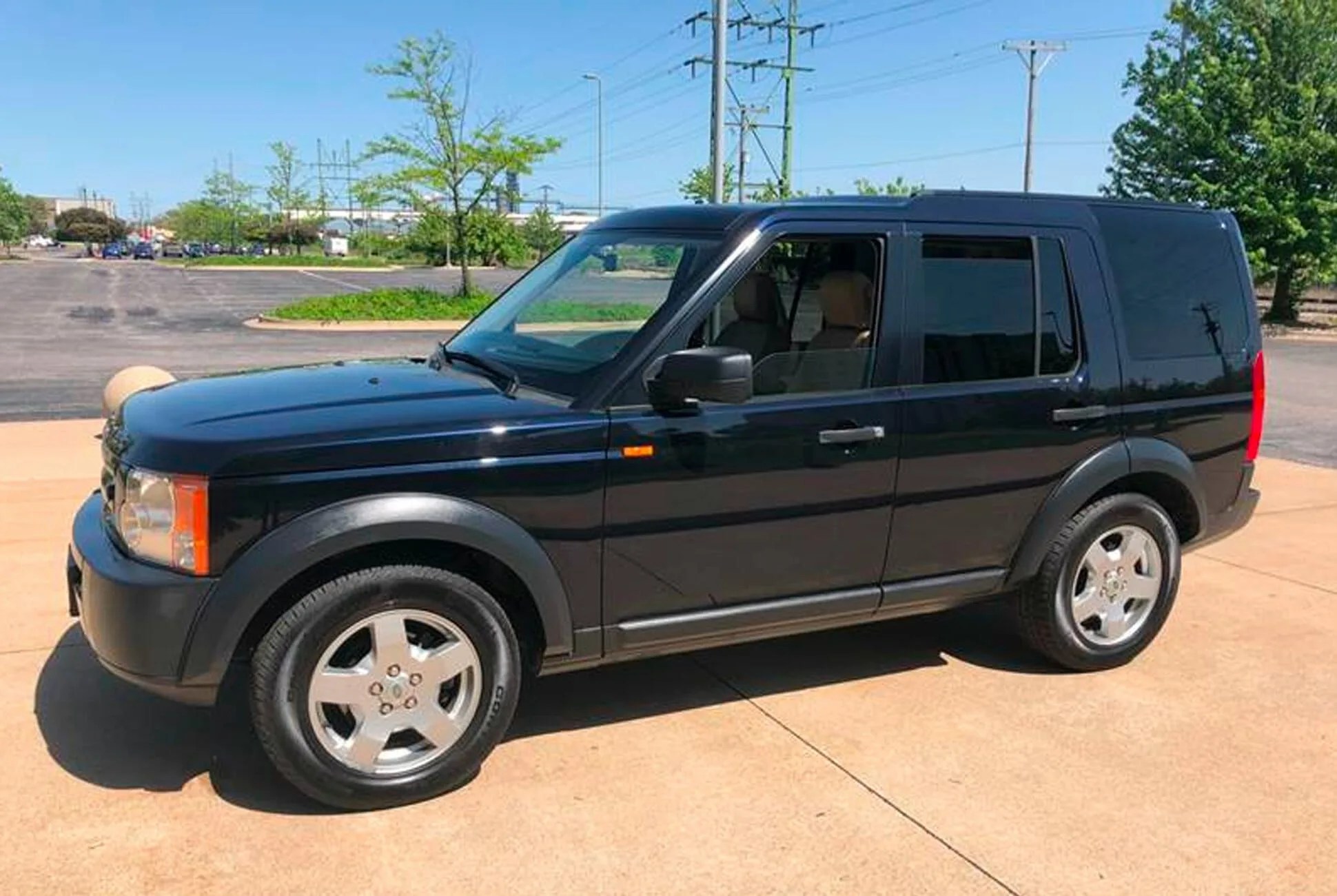 You Can Grab Jony Ive’s Favorite Land Rover for a Great Price | Gear Patrol