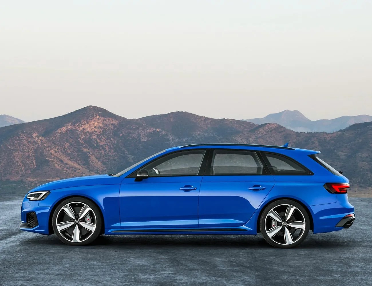 Audi-RS4-Avant-gear-patrol