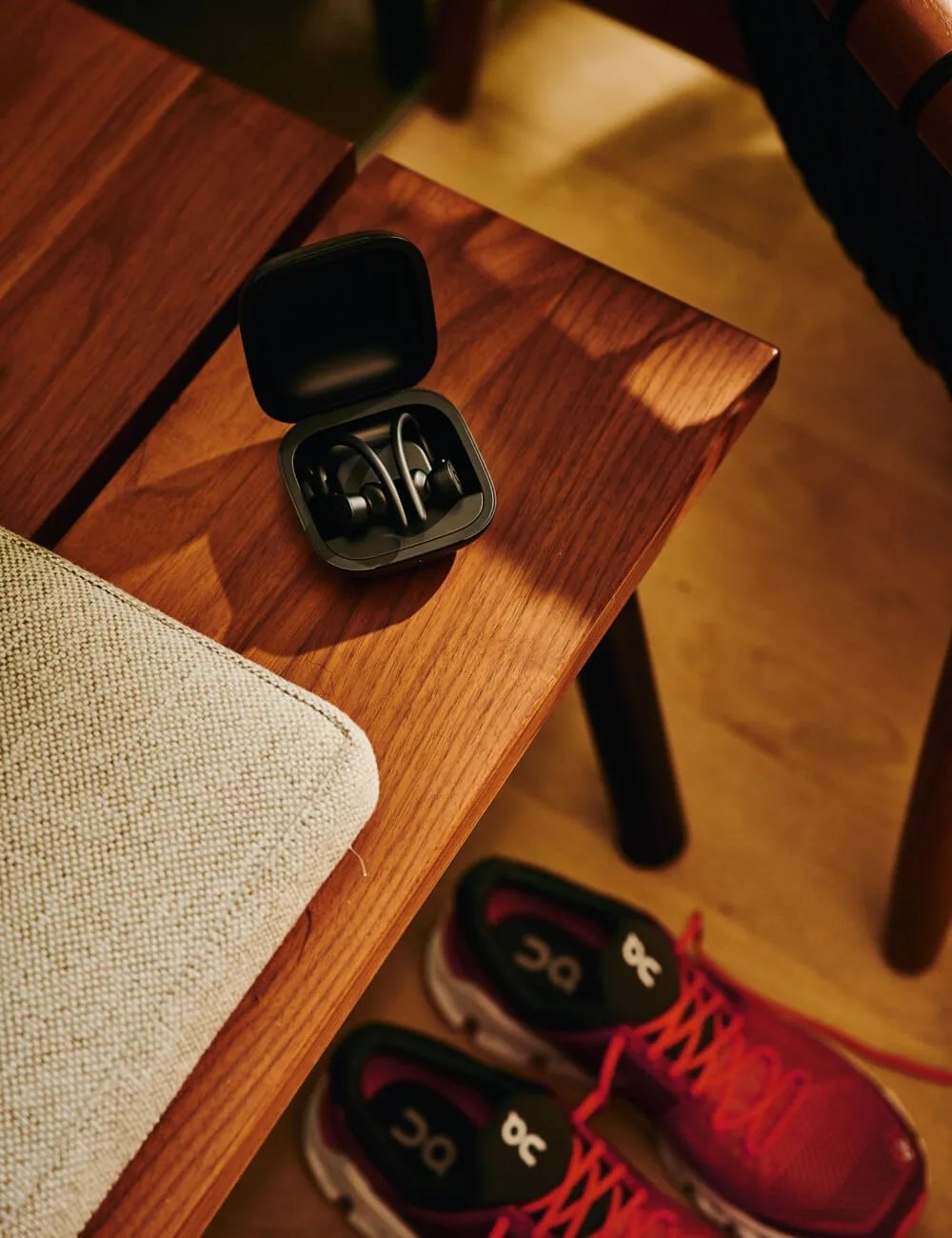 Powerbeats-Pro-Review-Gear-Patrol-Ambiance-1