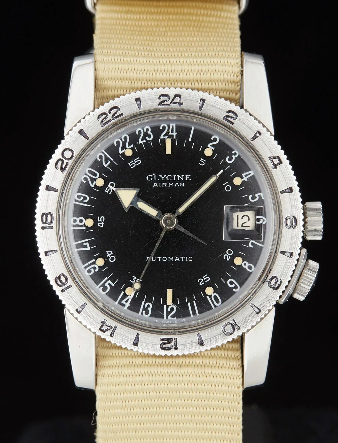 Watches-You-Should-Know-Glycine-Airman-gear-patrol-ambiance-1
