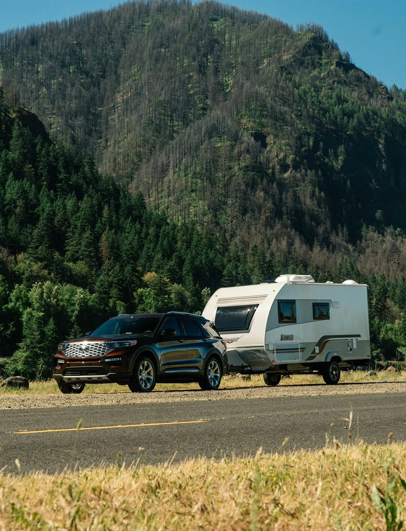 2020-Ford-Explorer-Review-gear-patrol-ambiance-2