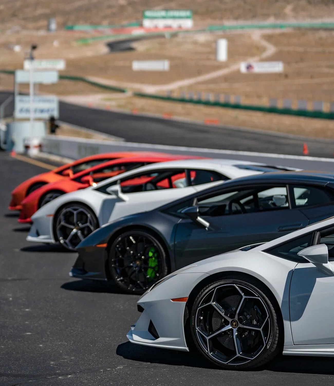 2020-Lamborghini-Huracan-EVO-Review-gear-patrol-ambiance-2