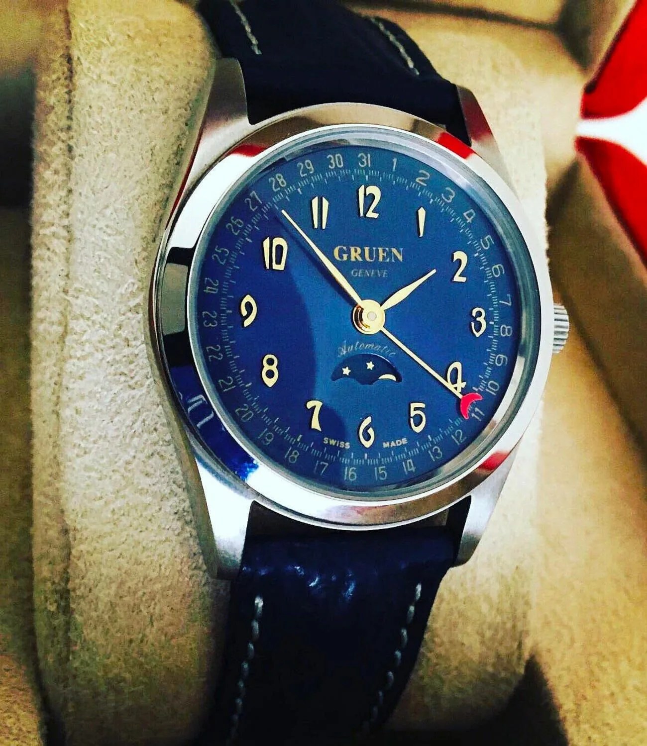 Gruen-Moon-Phase-Calendar-gear-patrol