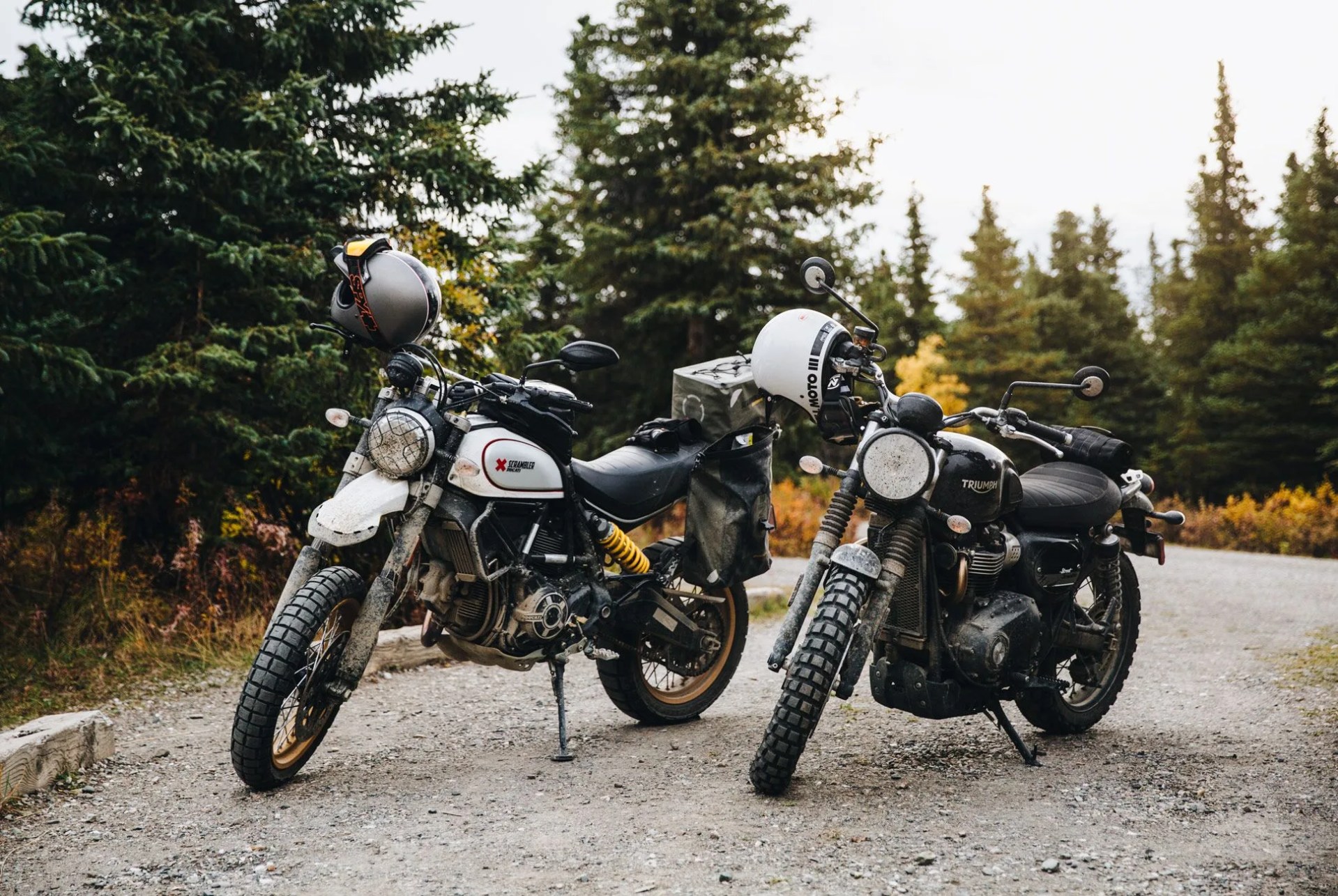 Scrambler-Alaska-Gear-Patrol-Bike-Ambiance