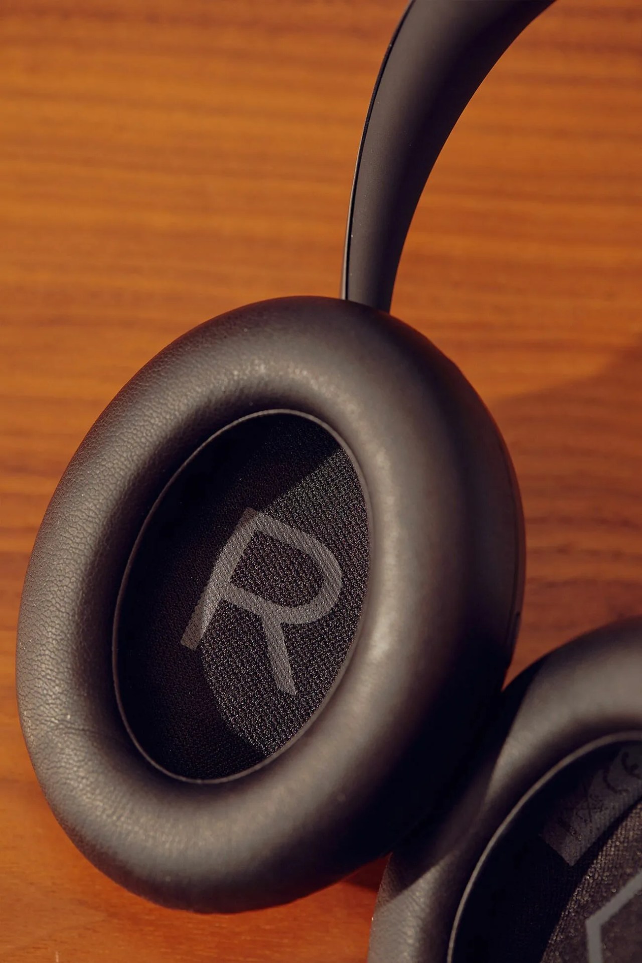 The-Perfect-Noise-Canceling-Headphones-for-Business-Travelers-Gear-Patrol-inline-2