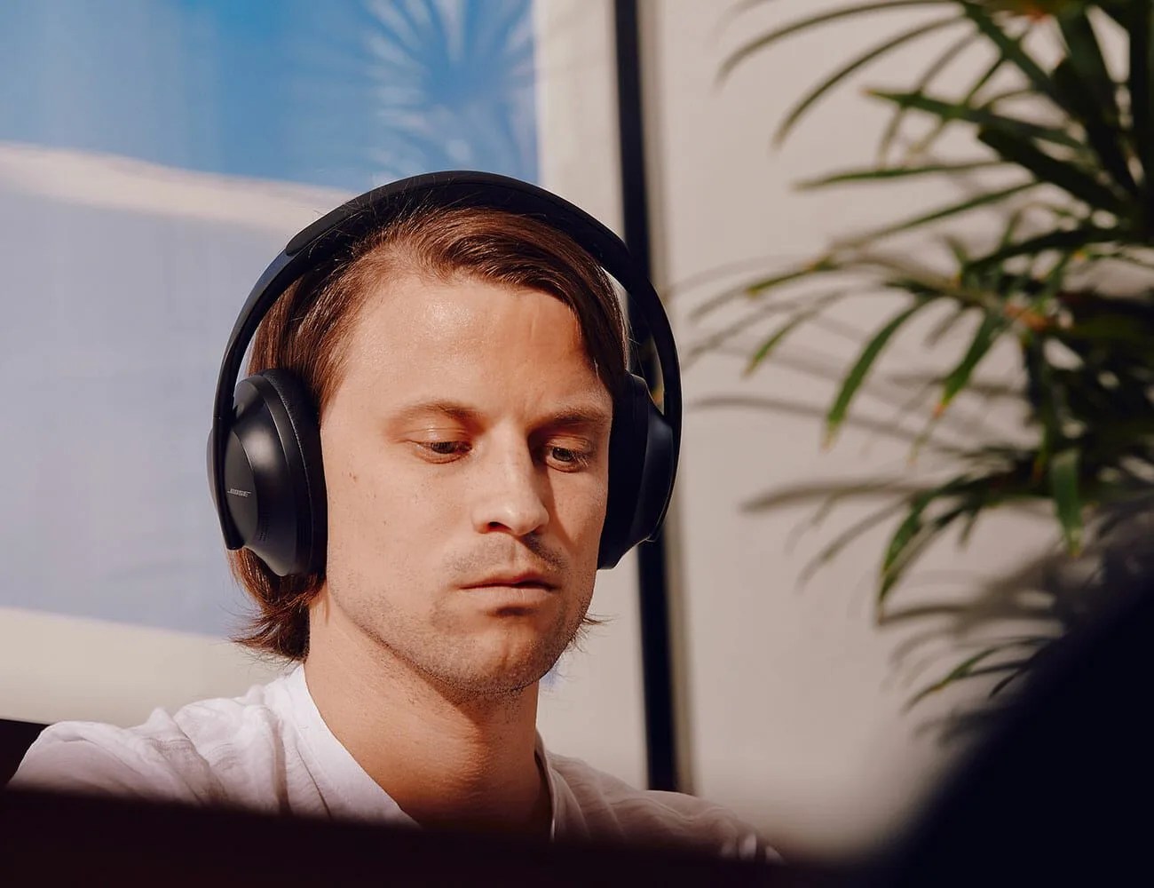 The-Perfect-Noise-Canceling-Headphones-for-Business-Travelers-Gear-Patrol-inline-3