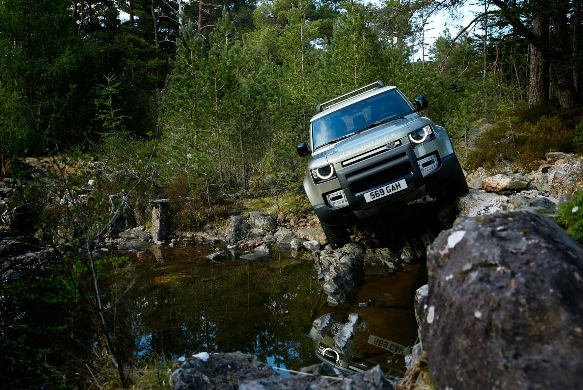 Land Rover Defender Gear Patrol-Exterior Action-Slide-10