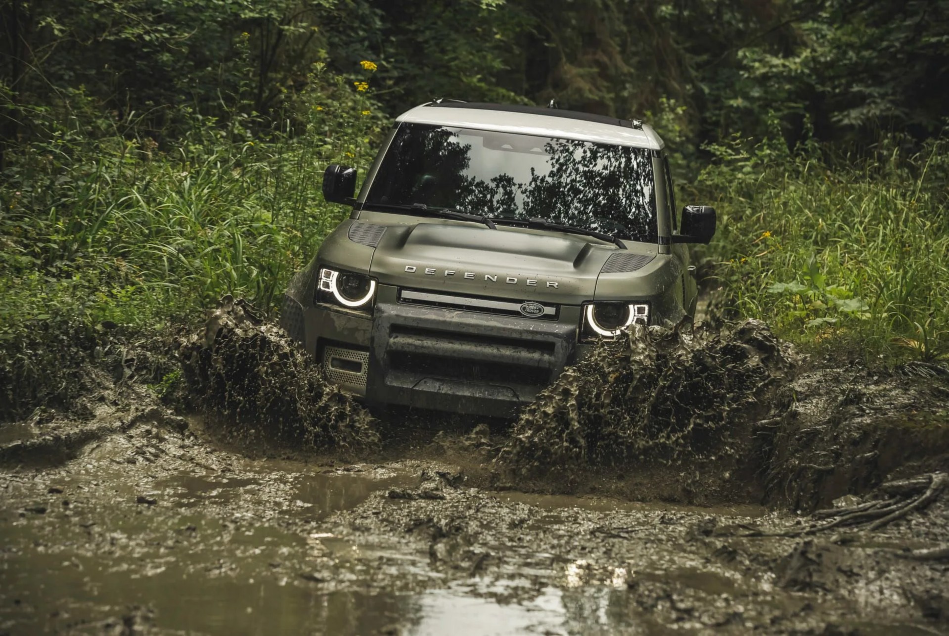 Land Rover Defender Gear Patrol-Exterior Action-Slide-12