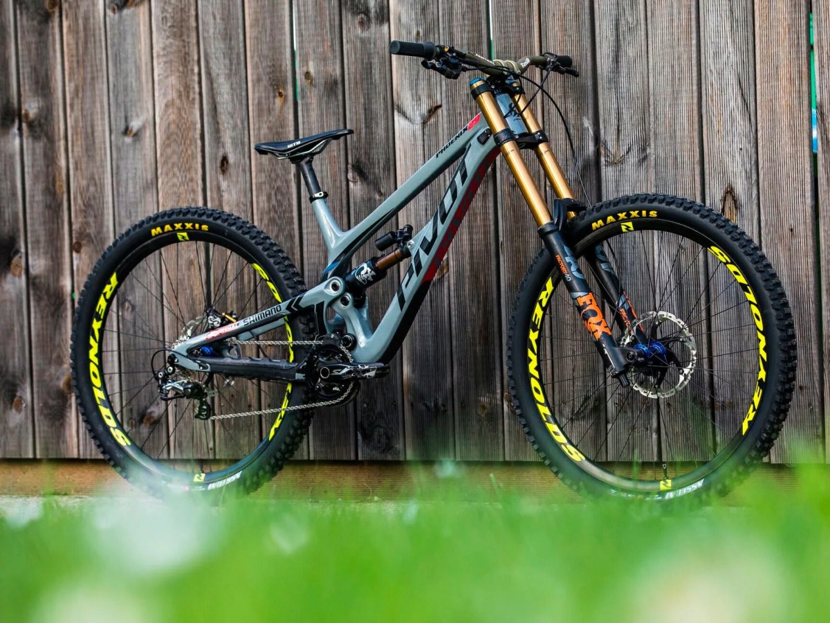 Pivot-Cycles-gear-patrol-full-