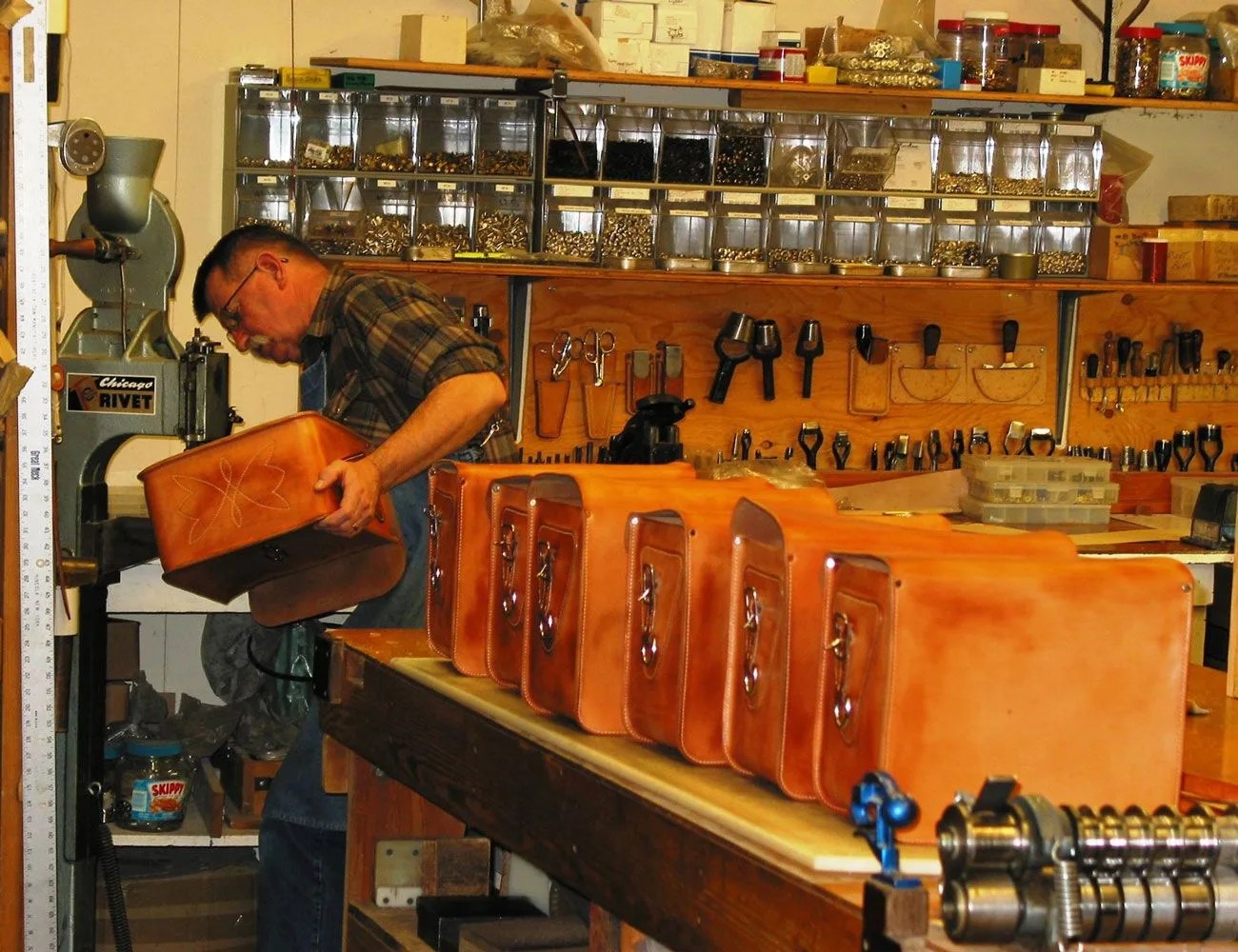 Gfeller-Leather-Gear-Patrol-Ambiance-2