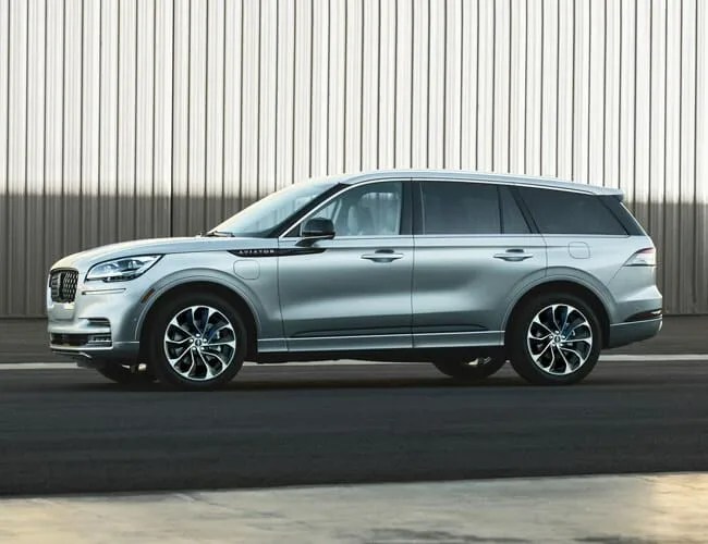 Lincoln-Aviator-AmbianceGear-Patrol-Lead-Featured