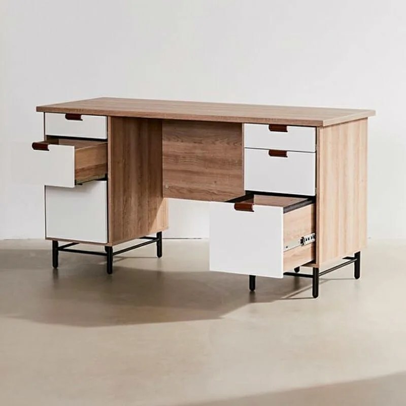 UO-BF-SALE-gear-patrol-desk