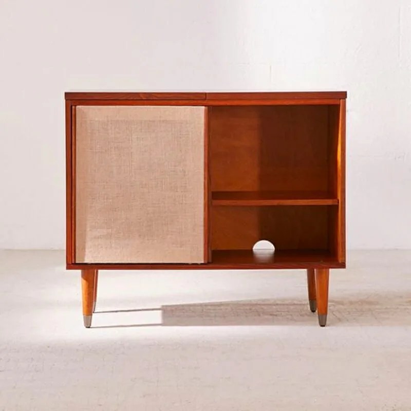 UO-BF-SALE-gear-patrol-side-tbale