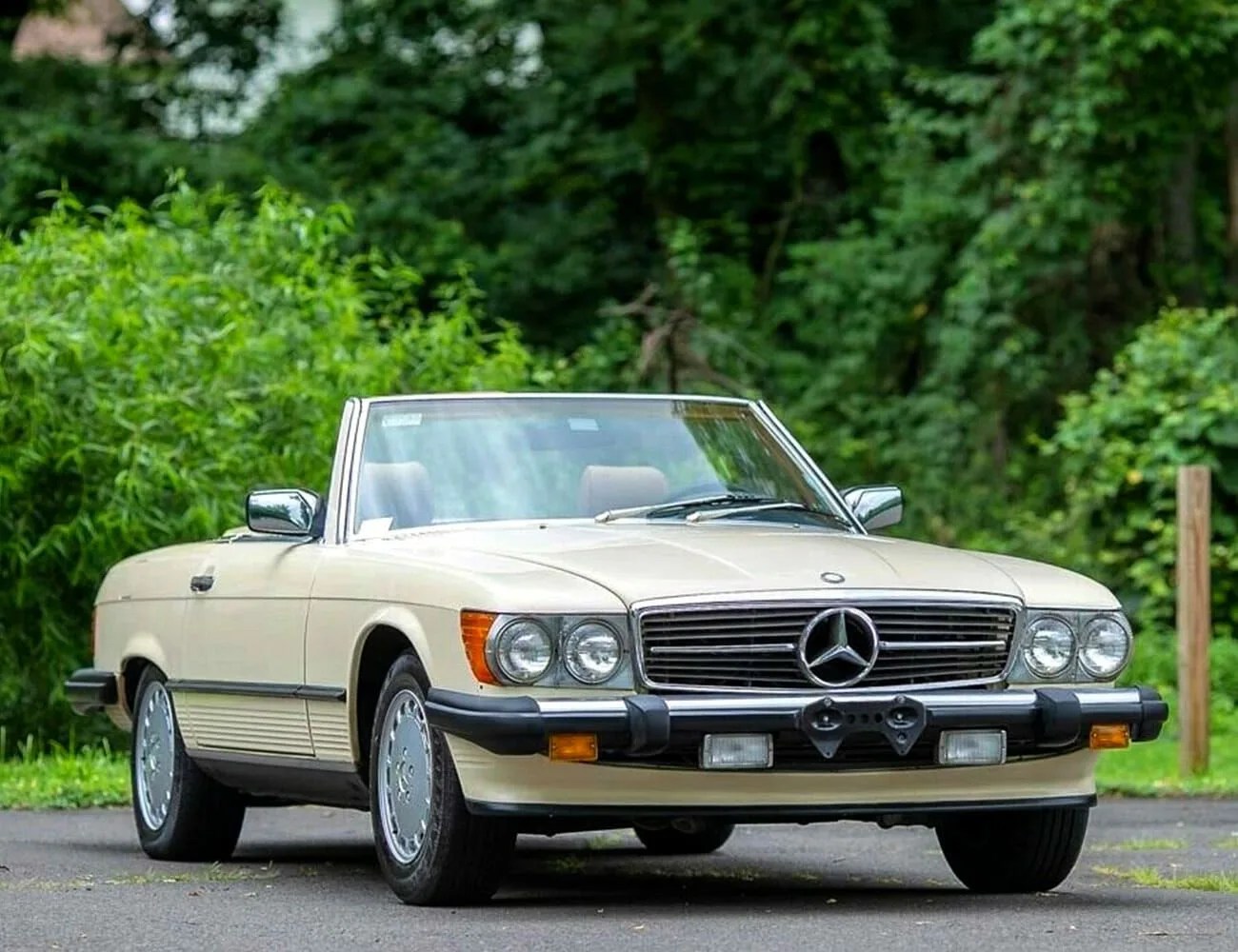 1988-Mercedes-560SL-gear-patrol