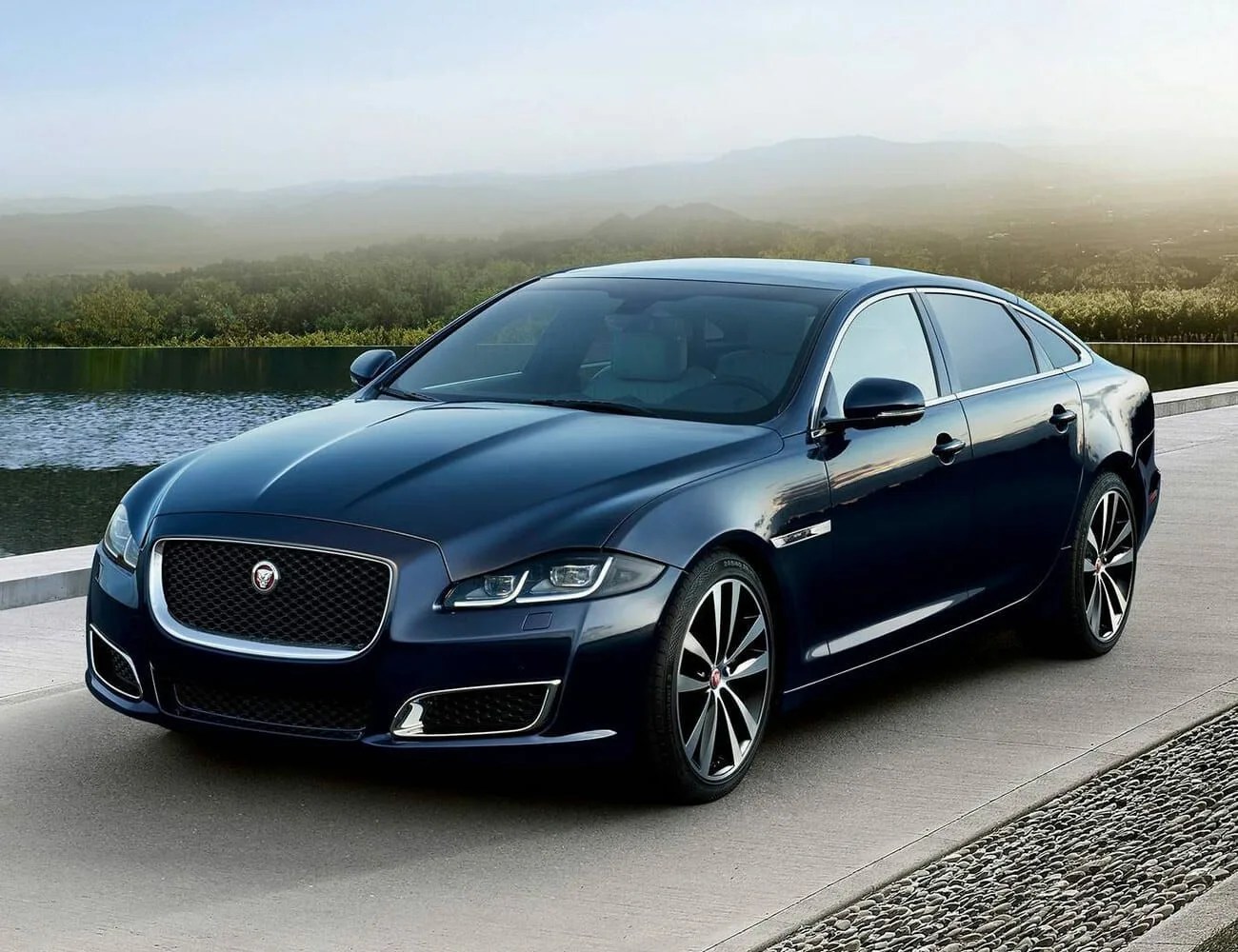 2019-Jaguar-XJ-gear-patrol