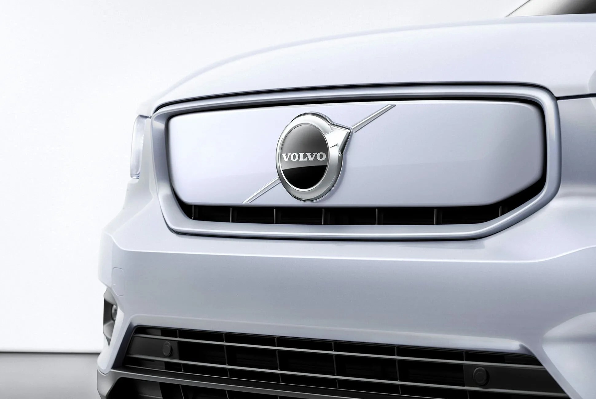 2020-Volvo-XC40-gear-patrol-slide-3
