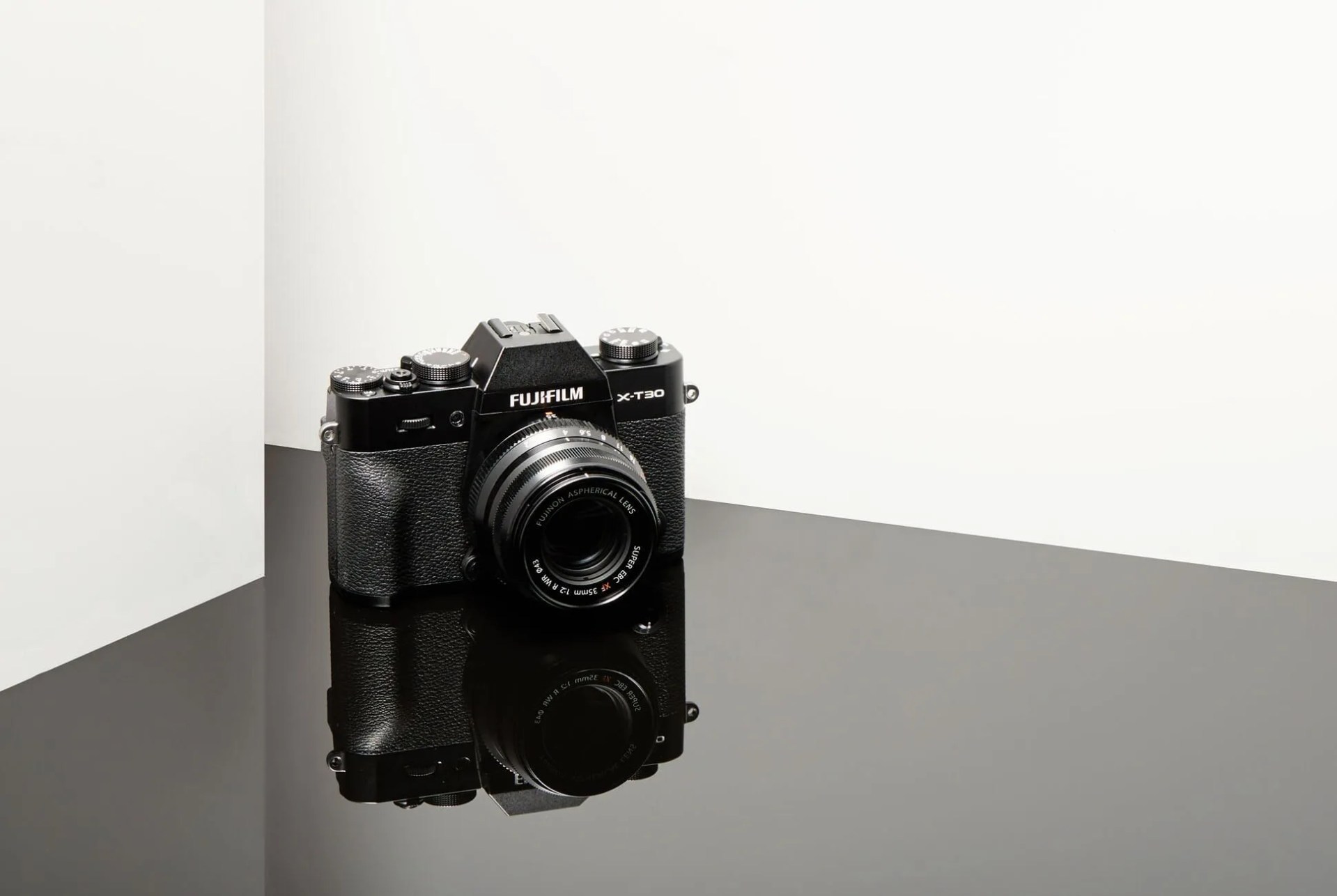 Fujifilm-X-T30-GP100-Gear-Patrol-Lead-Full