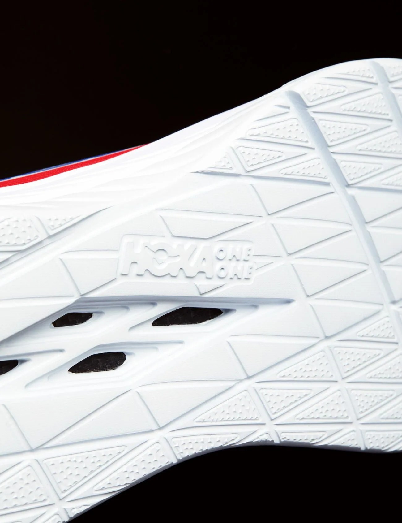 Hoka-Carbon-X-Gear-Patrol-Ambiance-2