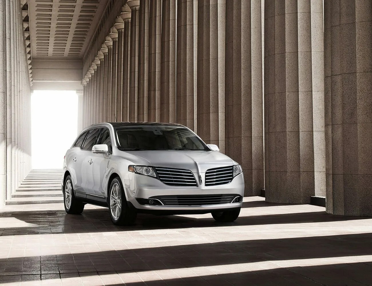 Lincoln-MKT-2017-gear-patrol