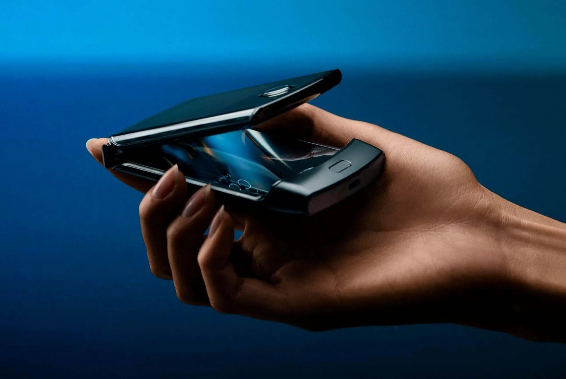 Moto-RAZR-Gear-Patrol-Lead-Full