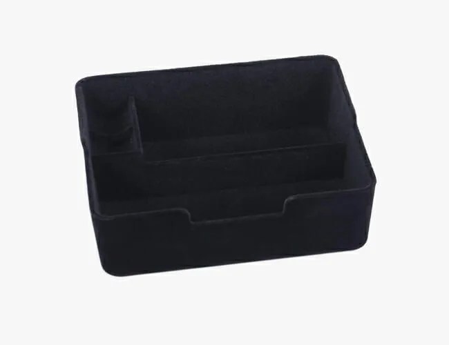 Tesla-3-CM-gear-patrol-console