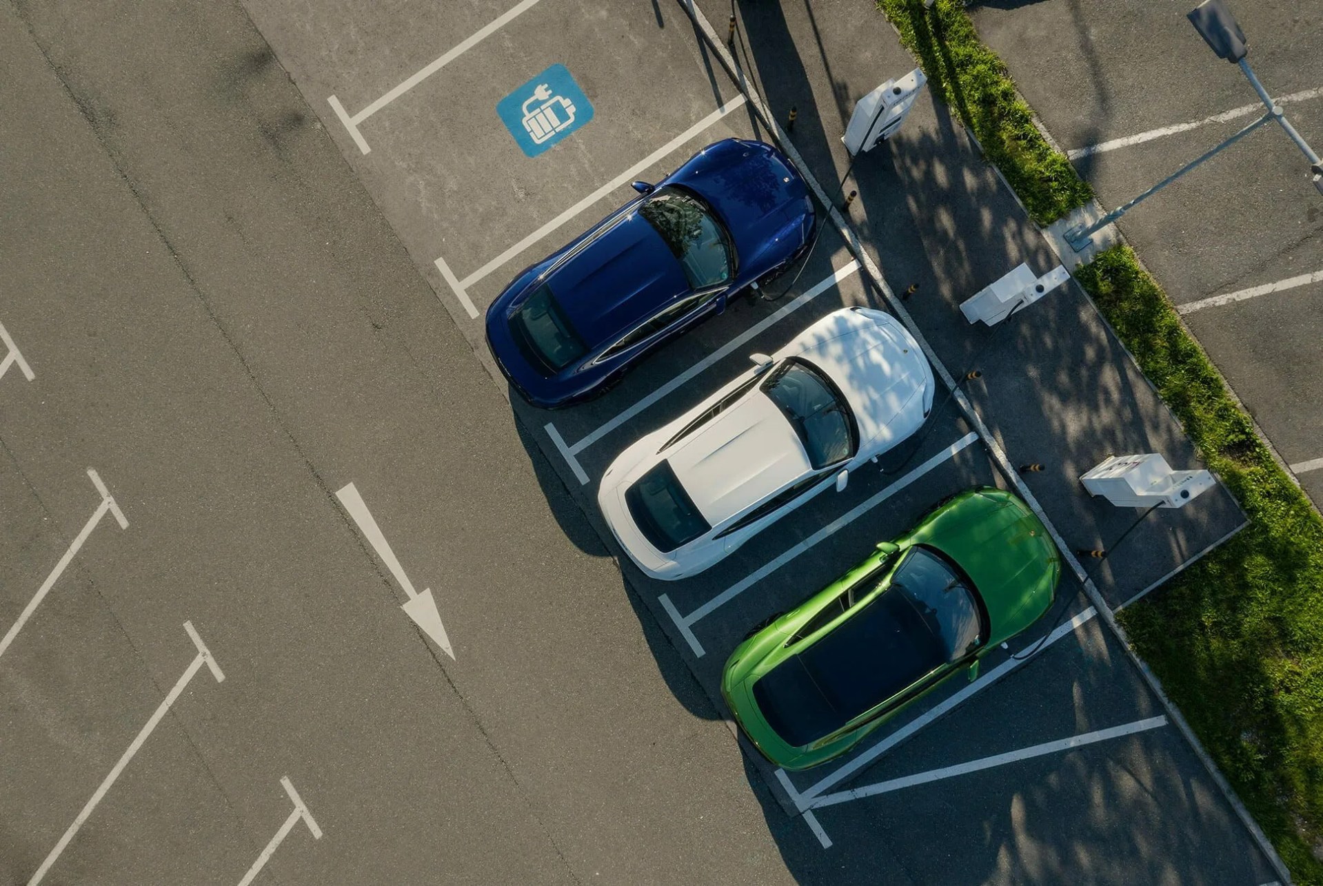 When-Buying-an-Electric-Car-gear-patrol-lead-full