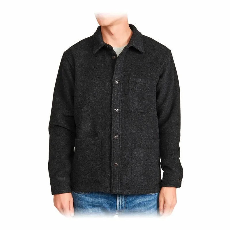 Jacket-Sale-gear-patrol-corridor