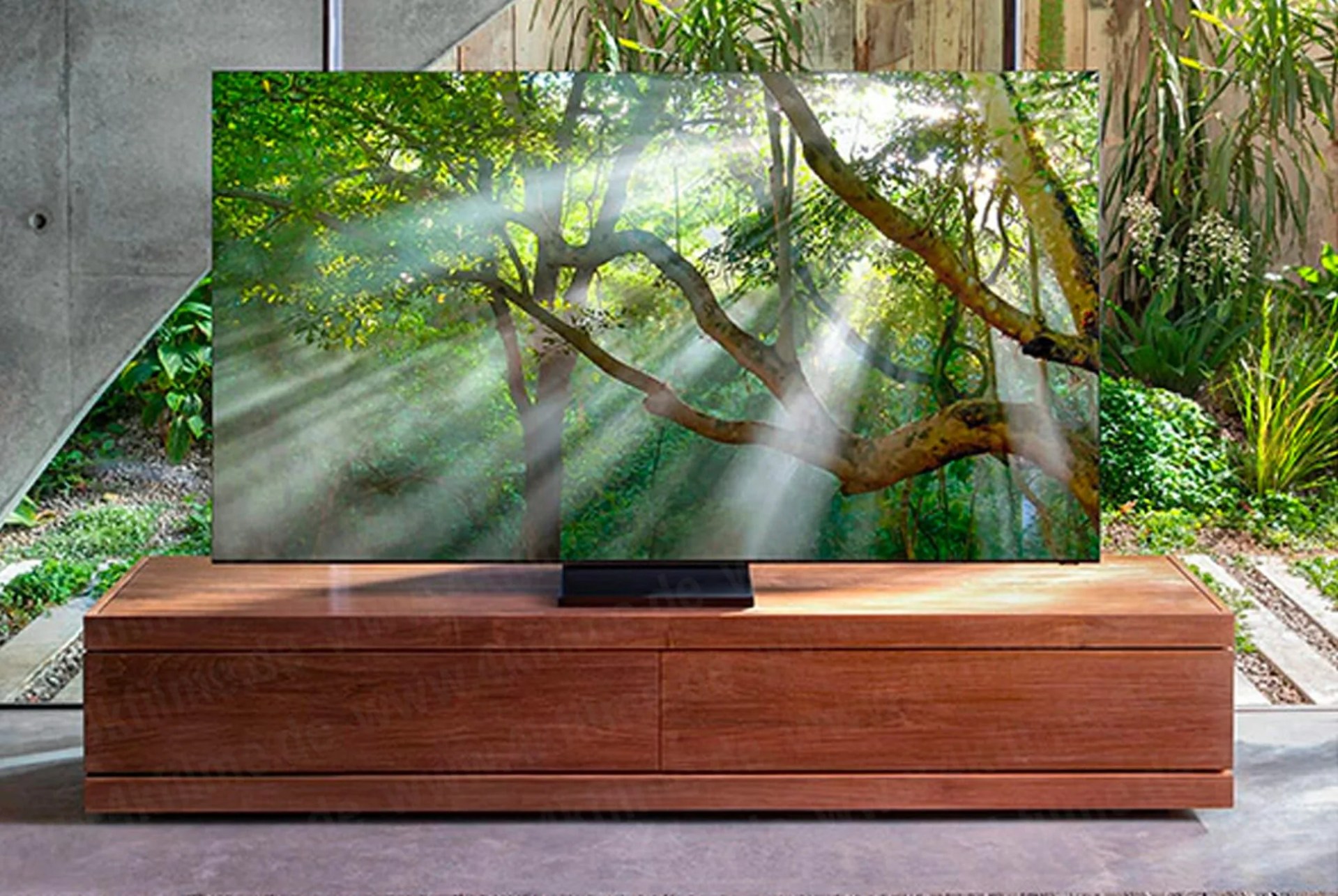 Samsung-8K-QLED-gear-patrol-full-lead