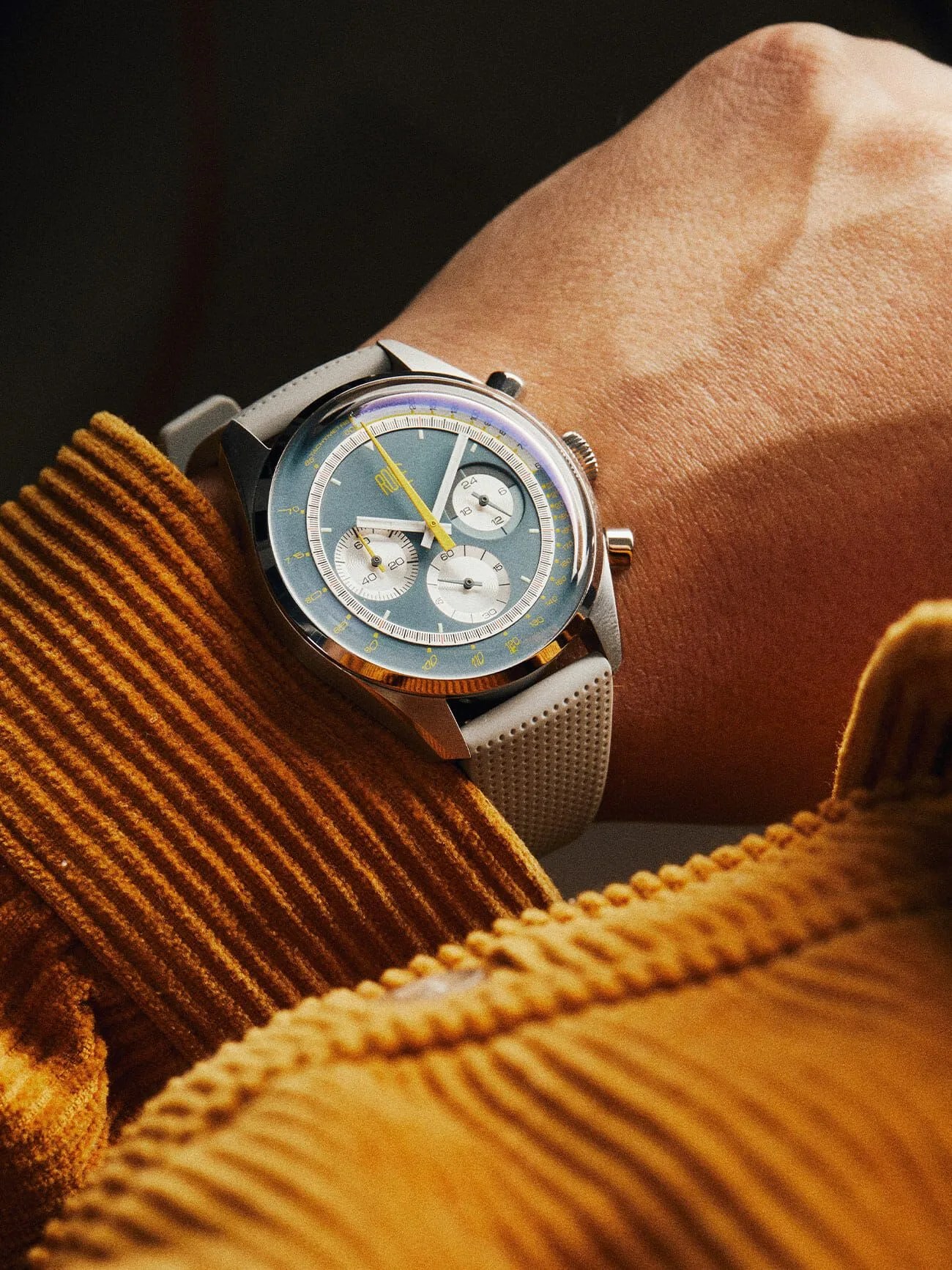 Two-Affordable-Chronographs-for-Under-400-Gear-Patrol-rue-funcionality