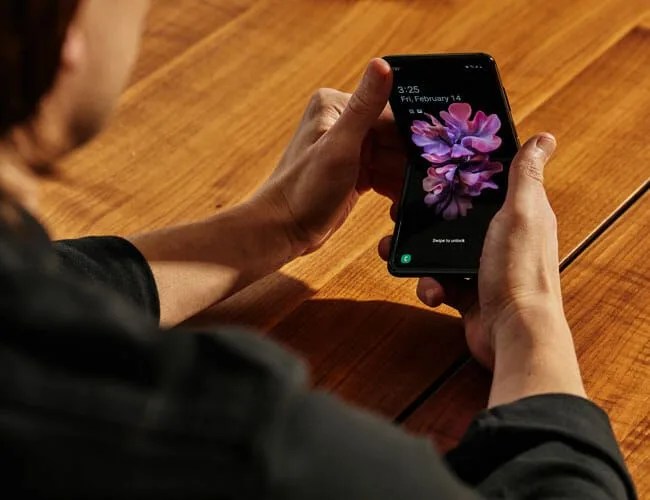 Galaxy-Z-Flip-Gear-Patrol-Lead-Featured