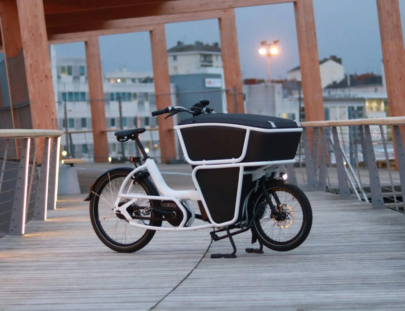 Electric-Cargo-Bike-gear-patrol-ambience-2