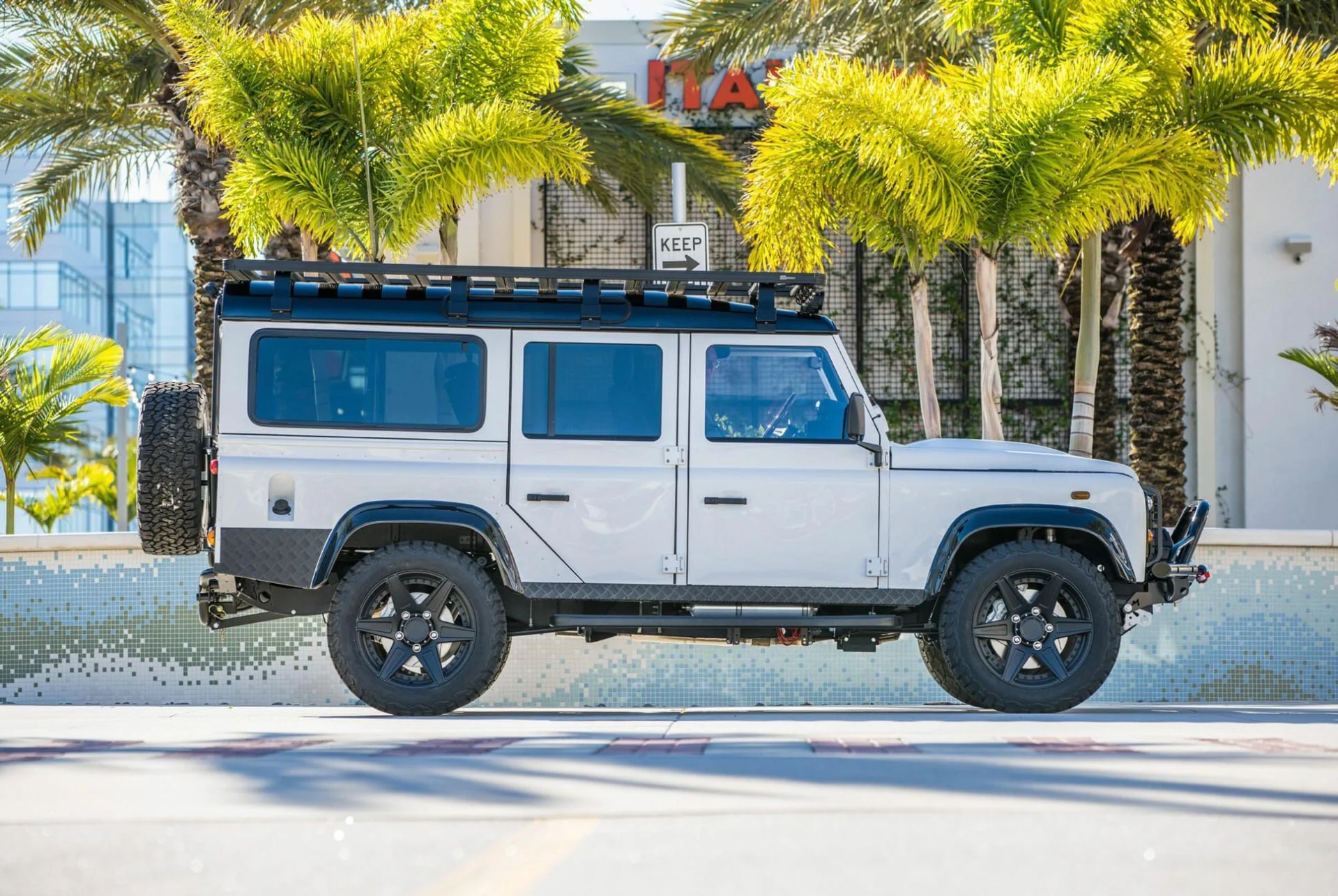 electric-defender-Gear-patrol-Lead-Full