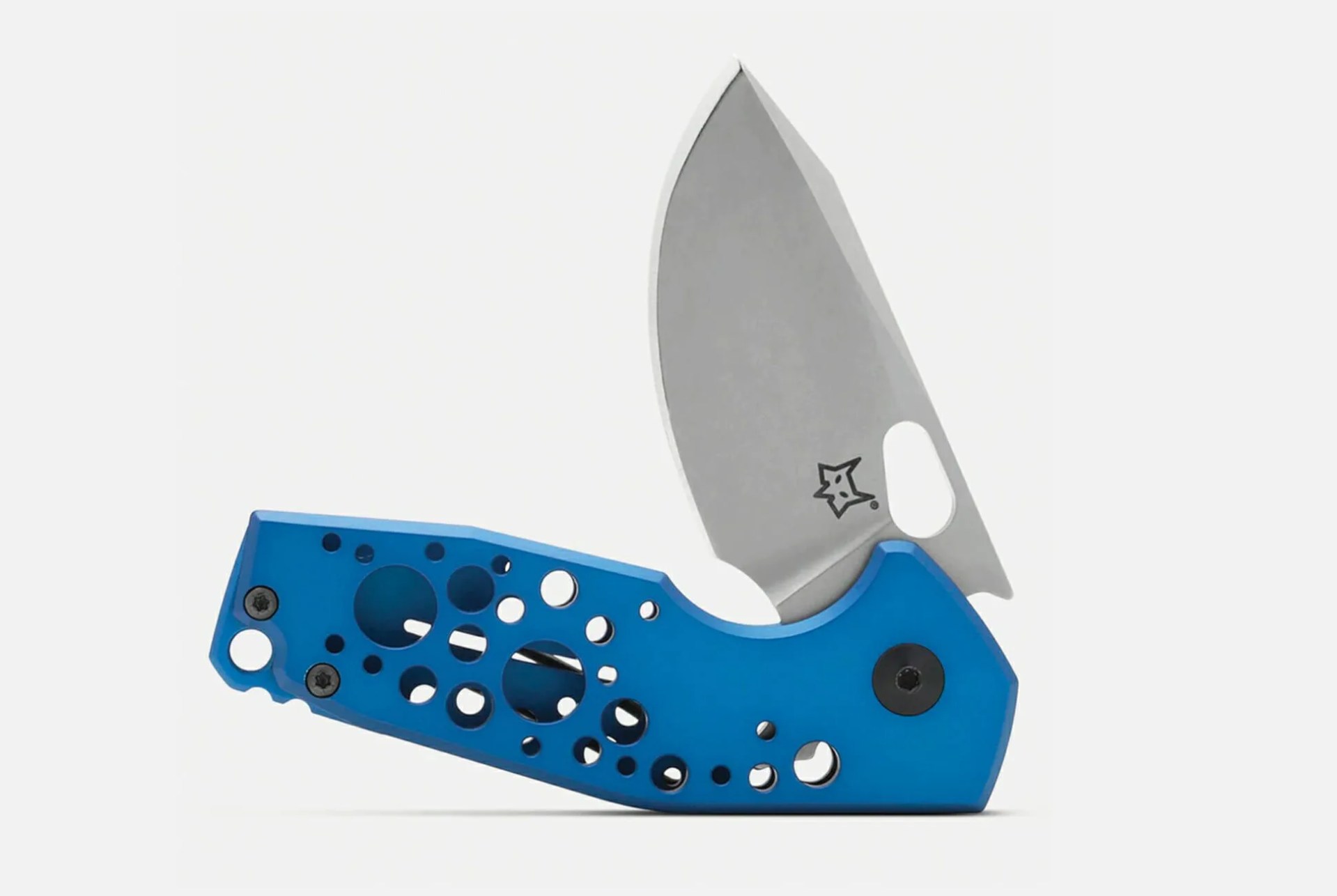 FOX-KNIVES-SURU-M390-gear-patrol-full-lead