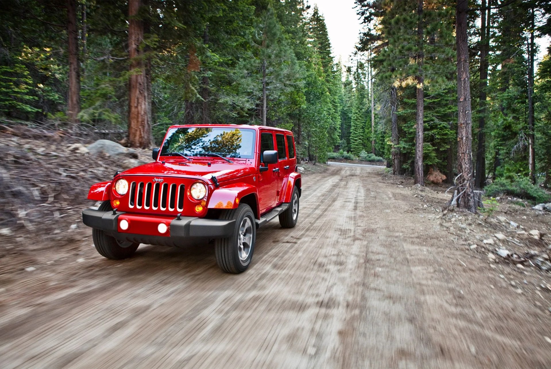Jeep-Wrangler-18-gear-patrol-slide-1.jpg
