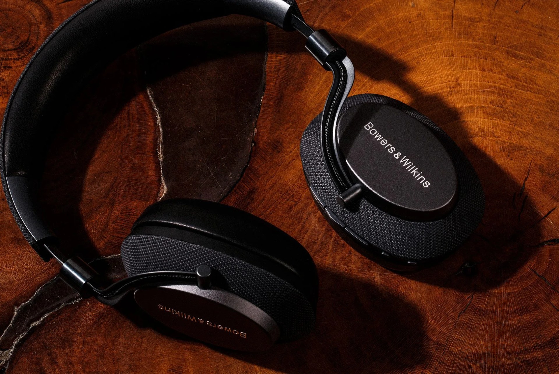 Bowers-Wilkins-PX-Headphones-gear-patrol-1