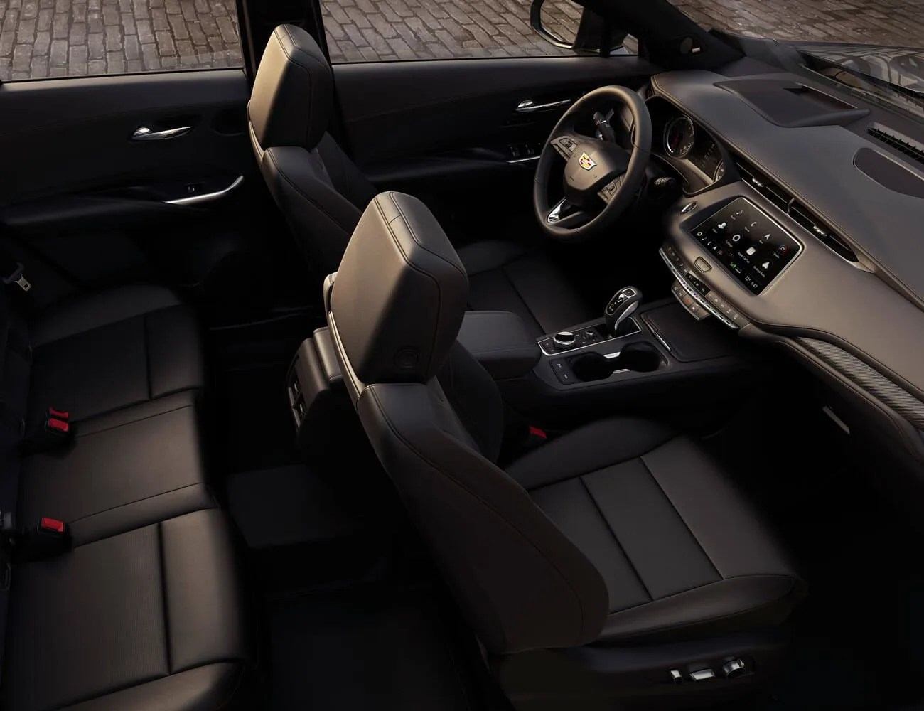 Cadillac-XT4-Gear-Patrol-Amb-2