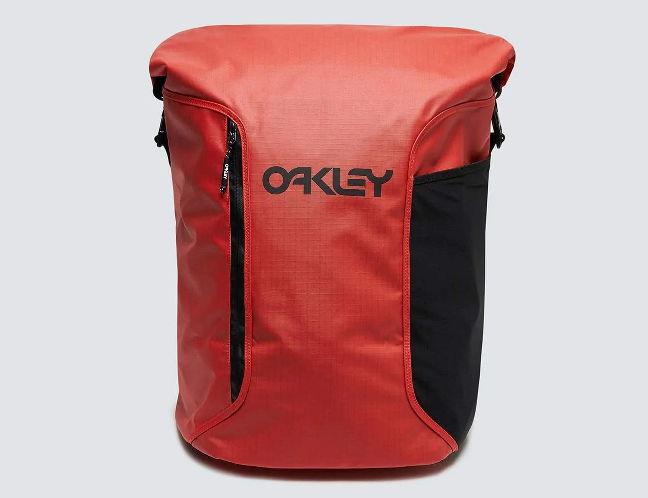 Oakley-Bag-0625-Gear-Patrol