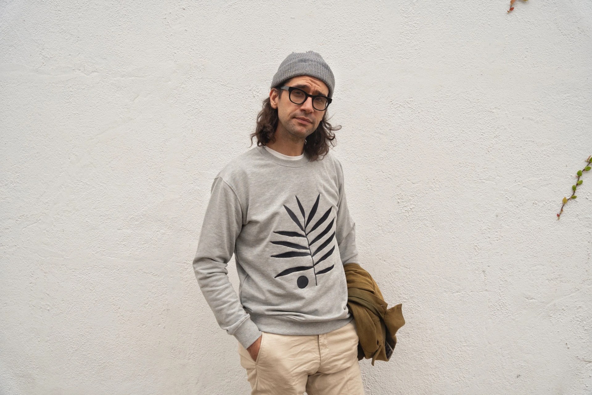 grey sweatshirt on model