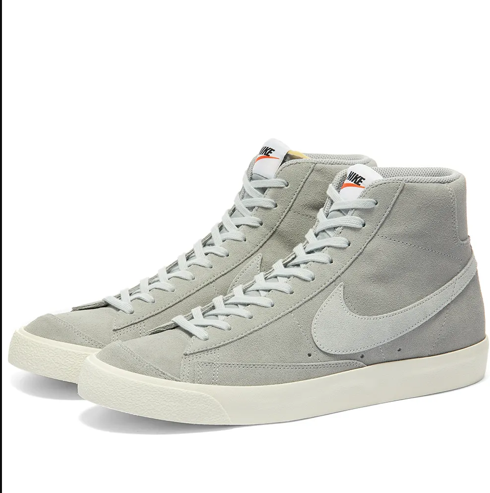 grey sneakers