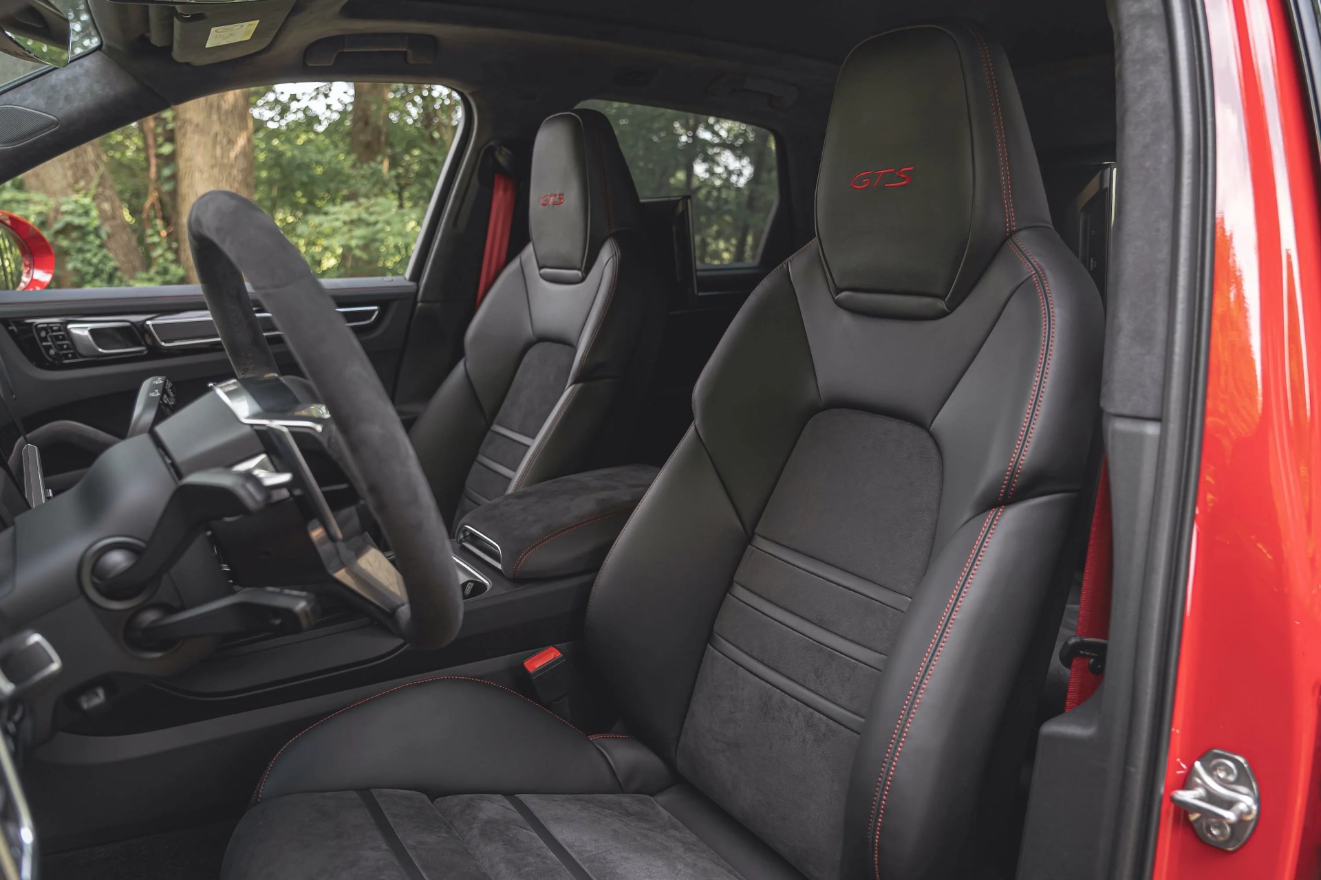 2020 porsche cayenne gts seats