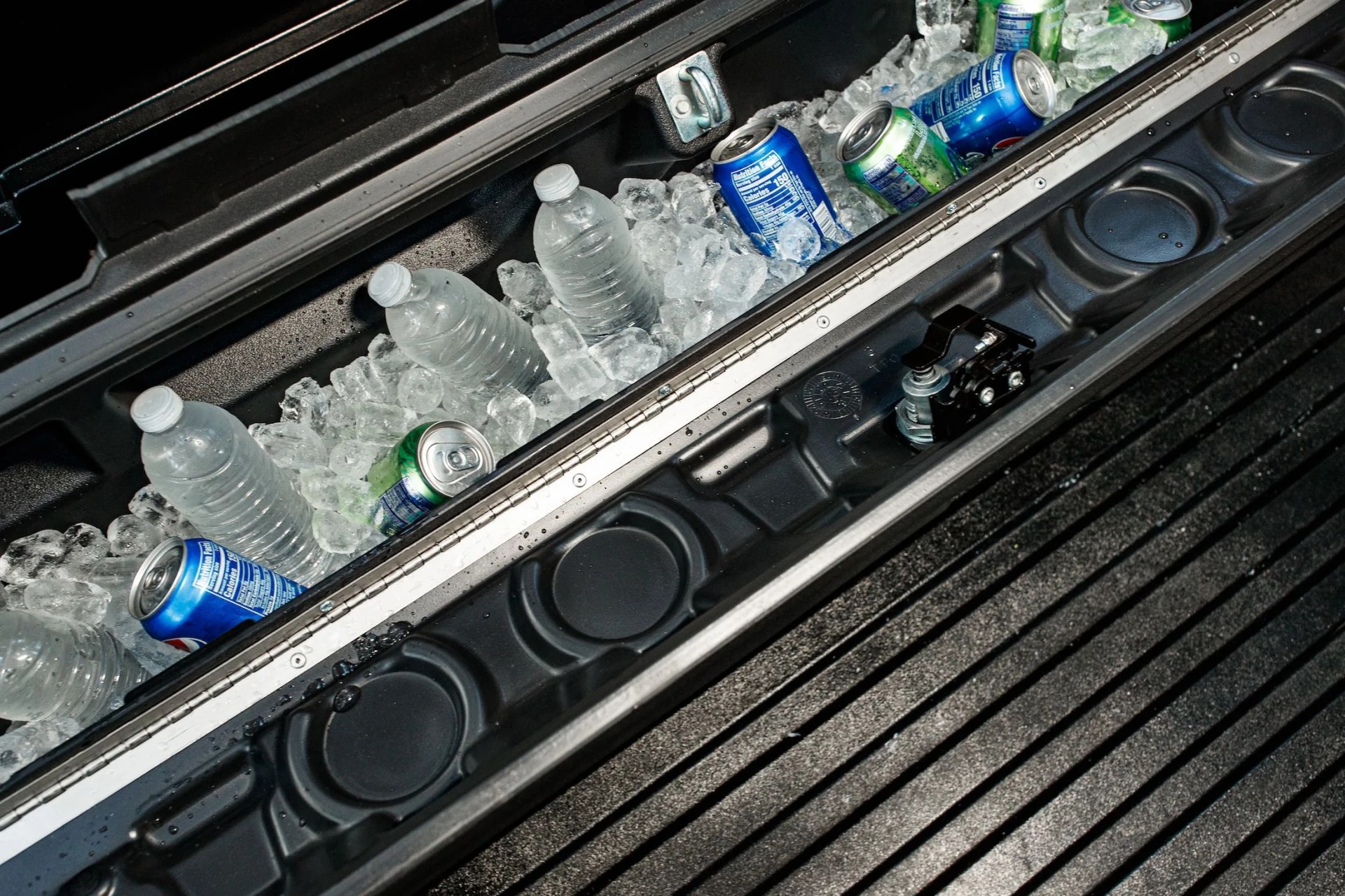 toyota tacoma bed cooler