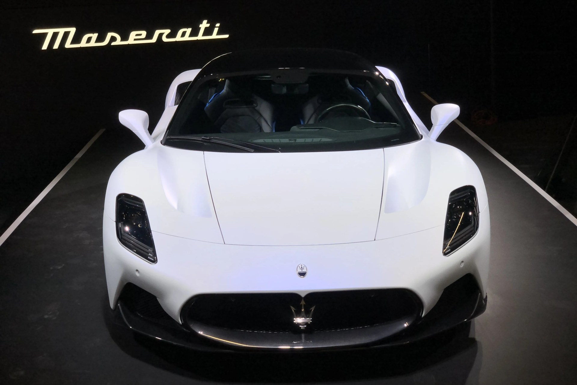 maserati mc20 front
